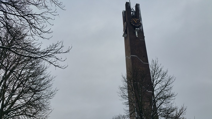 Kerk tijdens een wandeling langs monumenten in Uden in Noord-Brabant