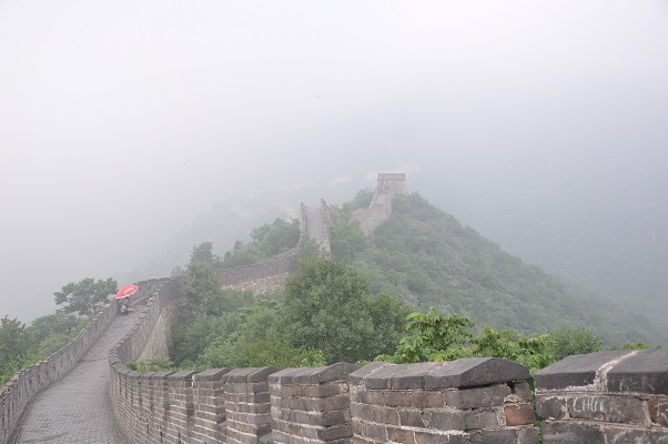 Mist tijdens een wandeling over de Chinese Muur in China