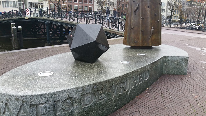 Wandelen over het Westerborkpad bij Spinoza in Amsterdam