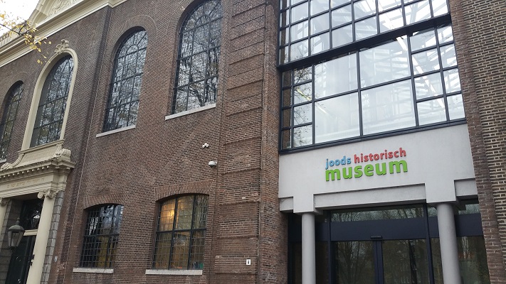 Wandelen over het Westerborkpad bij Joods Museum in Amsterdam