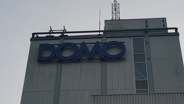 Wandelen over het Westerborkpad bij DOMO-fabriek in Beilen