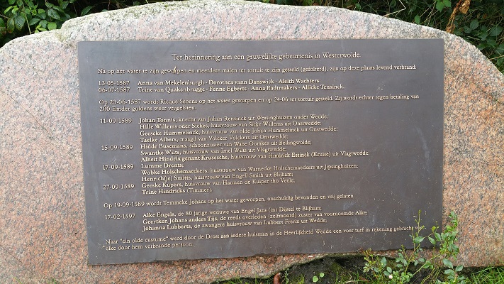 Gedenksteen Engelkensbrug tijdens wandeling over Ommetje over Westerwoldepad