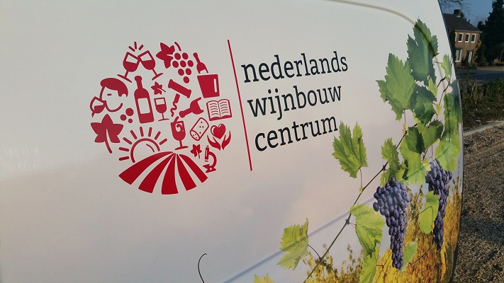 Nederlands Wijbouwcentrum tijdens wijnwandeling van Wanda Catsman in Groesbeek
