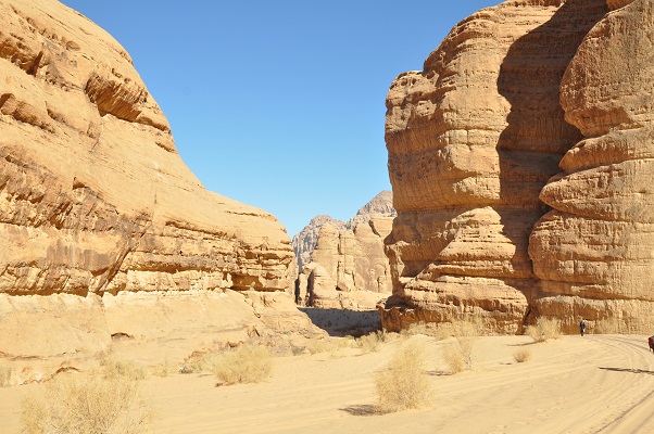 Wandeling in Wadi Rum tijdens een wandelreis van SNP door Jordanië