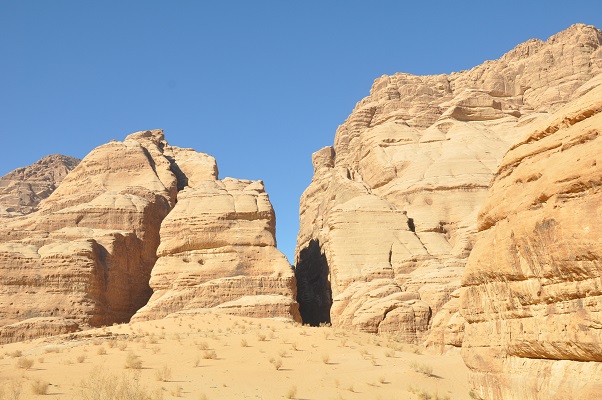 Wandeling in Wadi Rum tijdens een wandelreis van SNP door Jordanië