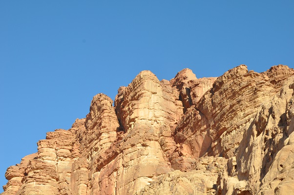 Jordanië-Wadi-Rum-3 Rotsen in Wadi Rum tijdens een wandelreis van SNP door Jordanië
