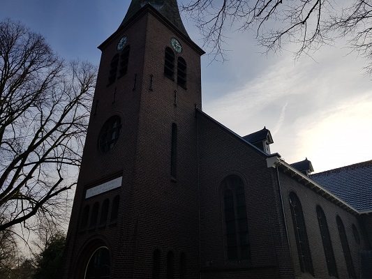 Klompenpad-Molenbeeksepad-26 Kerk Pro Persona op een wandeling over Klompenpad Molenbeeksepad bij Wolfheze