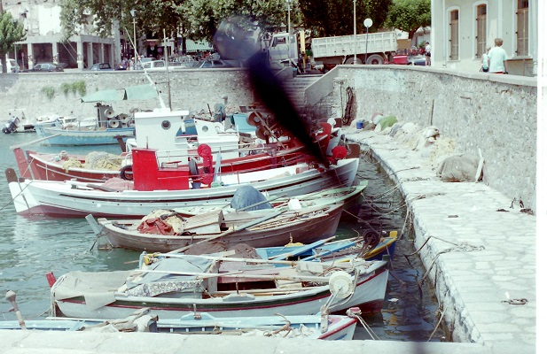 Boten in haven Nidris op Levkas tijdens wandelreis naar Griekenland
