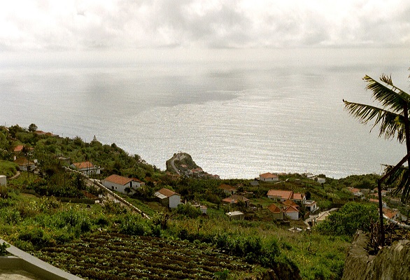 Op de Levada do Norte op wandelvakantie op Portugees eiland bloemeneiland Madeira