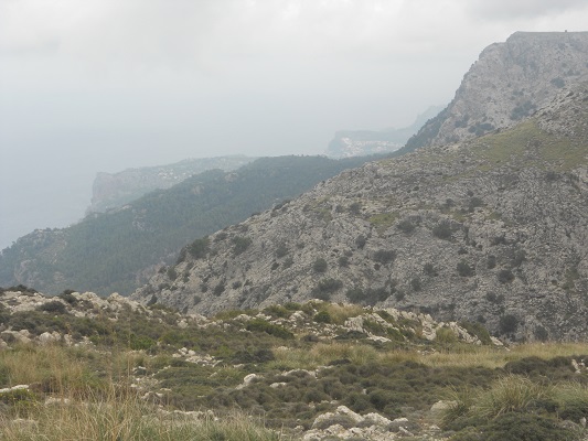 Landschap bij Valledemossa op wandelvakantie in Tramuntanagebergte op Spaans eiland Mallorca