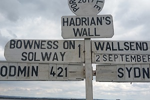 Wegwijzer in Carlisle Wandelreis over de Hadrian Wall, de muur van Hadrianus in Engeland