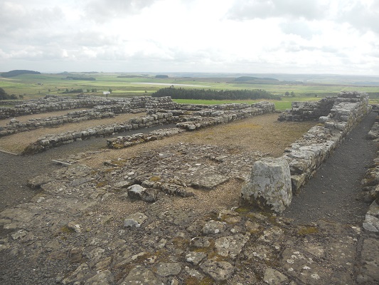 Romeinse nederzetting Housesteads op een wandeling van Chollerford naar Once Brewed op wandelreis over Muur van Hadrianus in Engeland