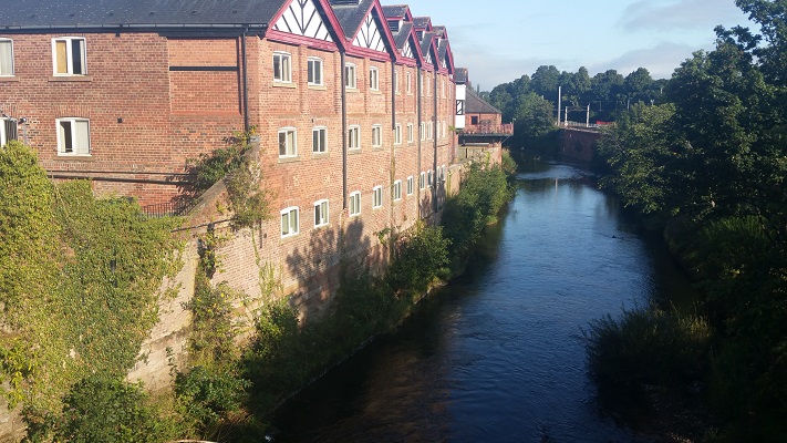 Industriegebouwen tijdens wandeling van Lanercost naar Carlisle tijdens wandelreis over Muur van Hadrianus in Engeland