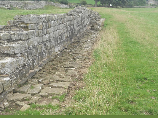 Muur op een wandeling van Wallsend naar Heddon on Wall op een wandelreis over de Muur van Hadrianus in Engeland