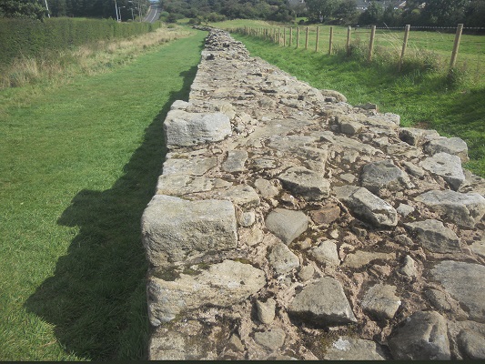 Muur van Hadrianus op een wandeling van Wallsend naar Heddon on Wall op een wandelreis over de Muur van Hadrianus in Engeland
