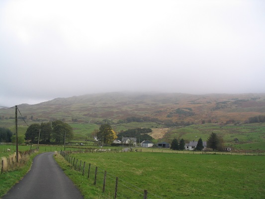 Dorpje Crainlarich op een wandeling over de West Highland Way op mijn wandelreis in Schotland