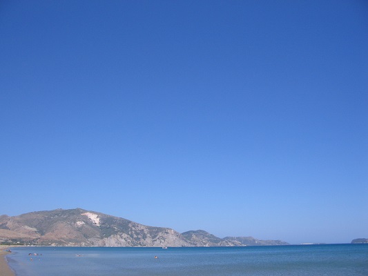 Strand aan Middelandse tijdens wandelvakantie op Grieks eiland Zakynthos