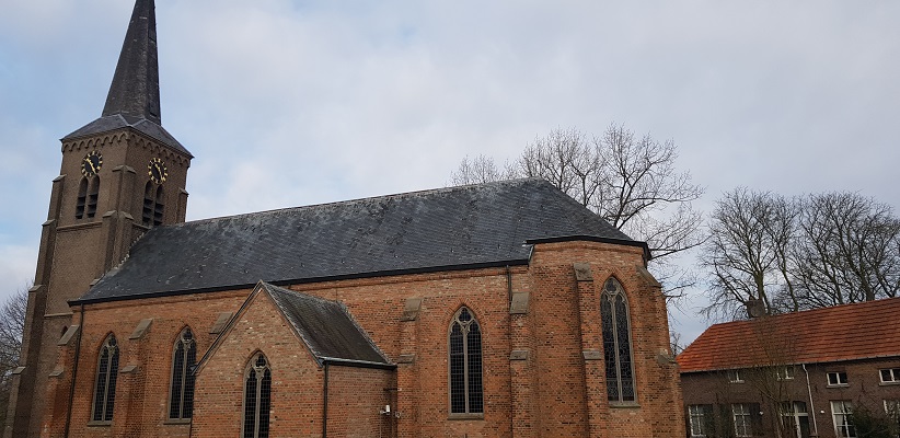 Sint Laurentiuskerk Kekerdom op IVN-wandeling door de Millingerwaard