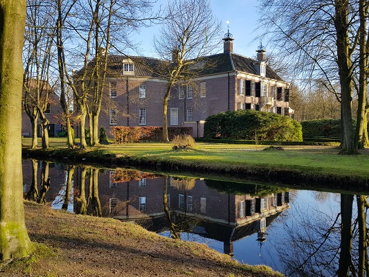 Kasteel Groeneveld tijdens een NS-wandeling Landgoed Groeneveld van Baarn naar Hilversum