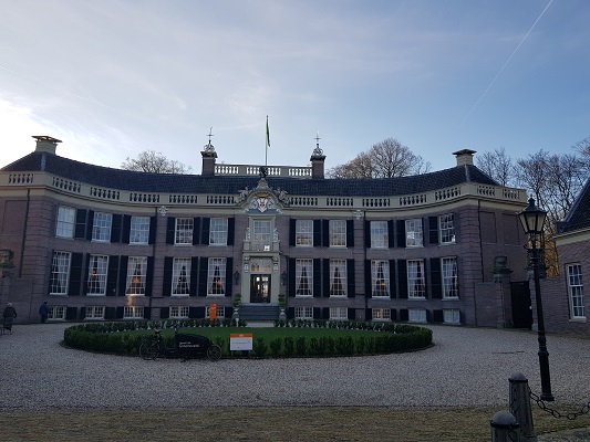 Kasteel Groeneveld tijdens een NS-wandeling Landgoed Groeneveld van Baarn naar Hilversum