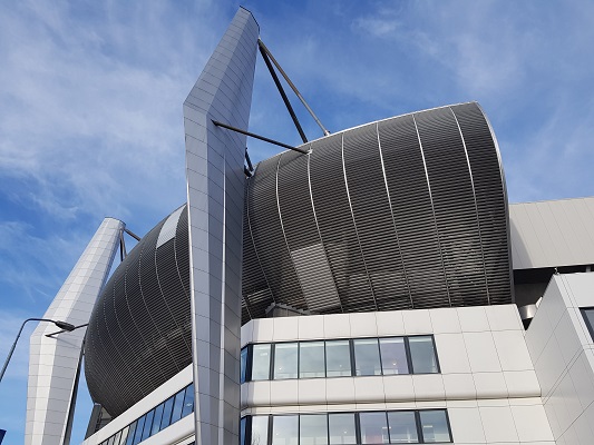 PSV-Stadion tijdens een wandeling over het Philipspad van Gegarandeerd Onregelmatig in Eindhoven