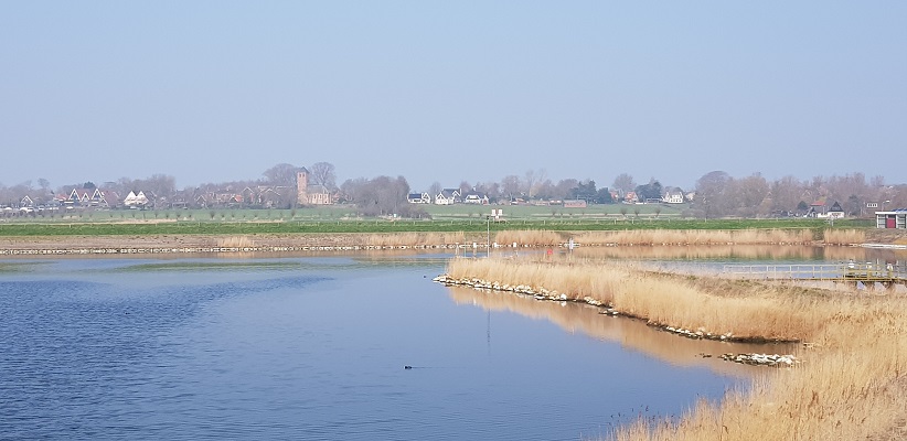 Wandelen over het Noord-Hollandpad van Nieuwesluis naar Den Oever langs het Amstelmeer