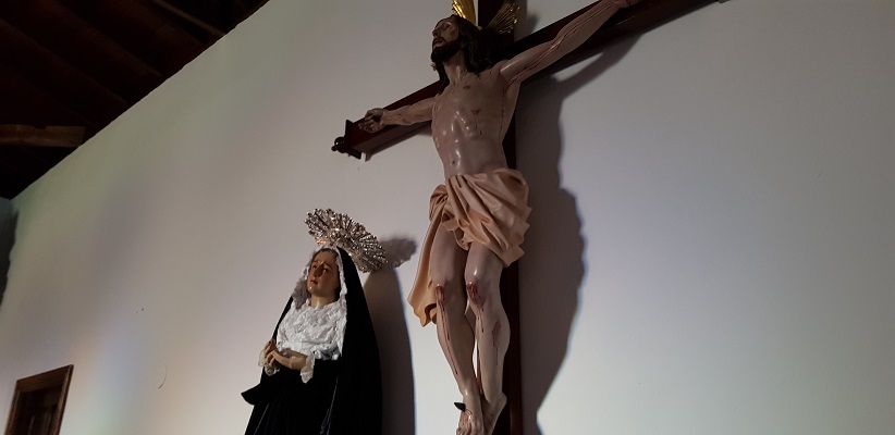 Wandeling op Canarisch Eiland La Gomera van Arure naar Las Hayas in kapel bij Christusbeeld