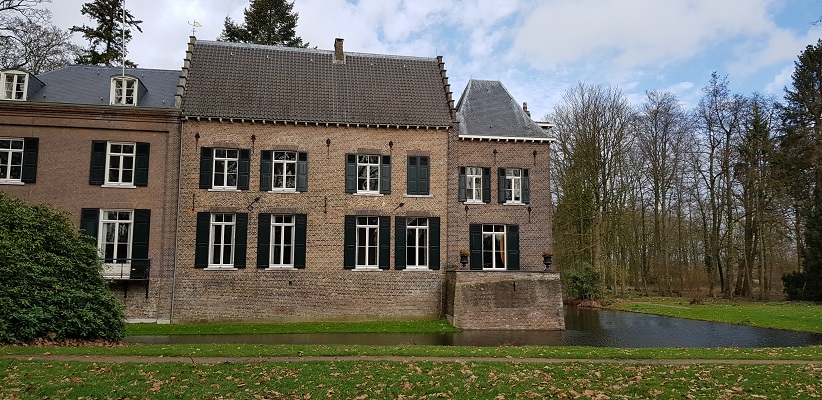 Wandelen over Rielsepad van Eindhoven naar Geldrop bij kasteel Geldrop