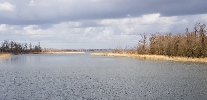 Wandelen over het vernieuwde Waterliniepad door de Noordwaard polder