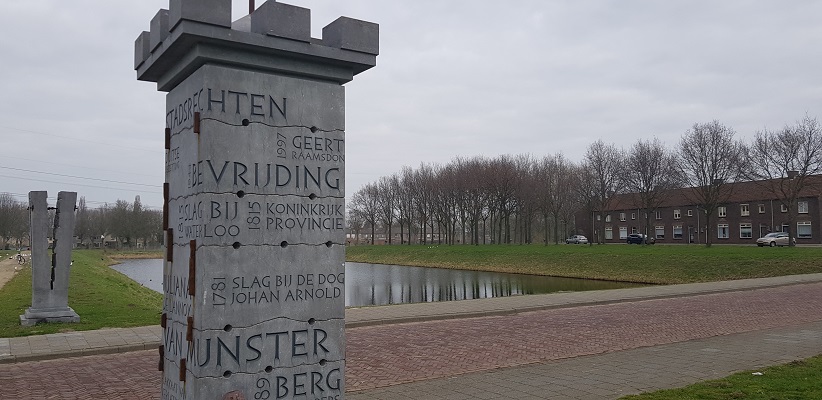 Toegangspoort op een wandeling over de Zuiderwaterlinie van Oosterhout via Geertruidenberg naar Hooipolder