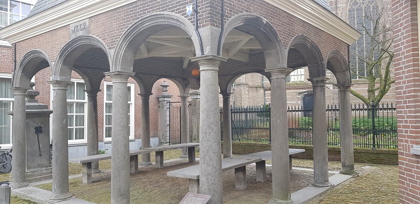 Vismarkt in Geertruidenberg op een wandeling over de Zuiderwaterlinie van Oosterhout via Geertruidenberg naar Hooipolder