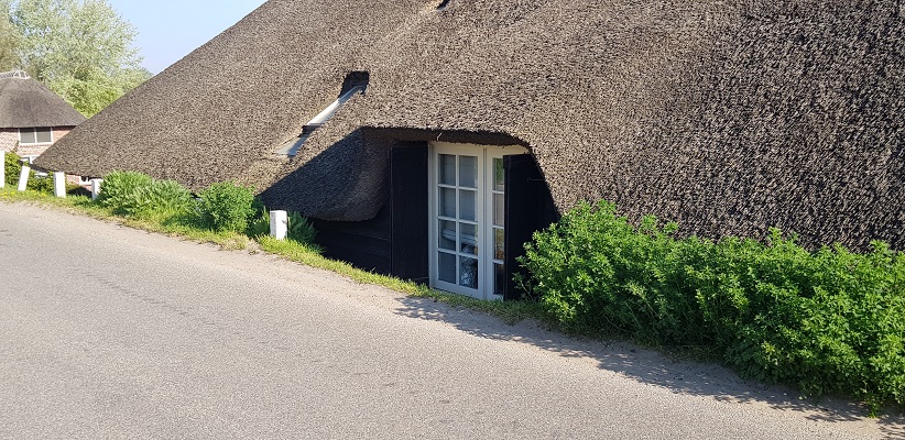Wandeling over Klompenpad Hamarithapad bij Nederhemert langs Gelderse dijkwoning