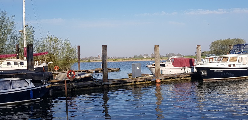 Wandeling over Klompenpad Hamarithapad bij Nederhemert bij Afgedamde Maas