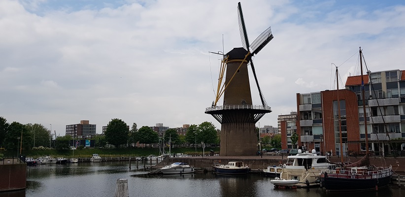 NS-wandeling Rotterdam Maasstad bij molen De Distilleerketel in Delfshaven