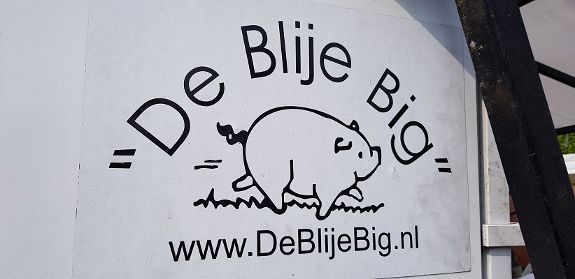 Wandeling buiten de binnenstad van Eindhoven over het Gestelpad bij marktraam De Blije Big