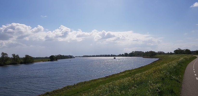Wandeling over het vernieuwde Waterliniepad van Woudrichem via voetveer naar Slot Loevestein langs de Afgedamde Maas