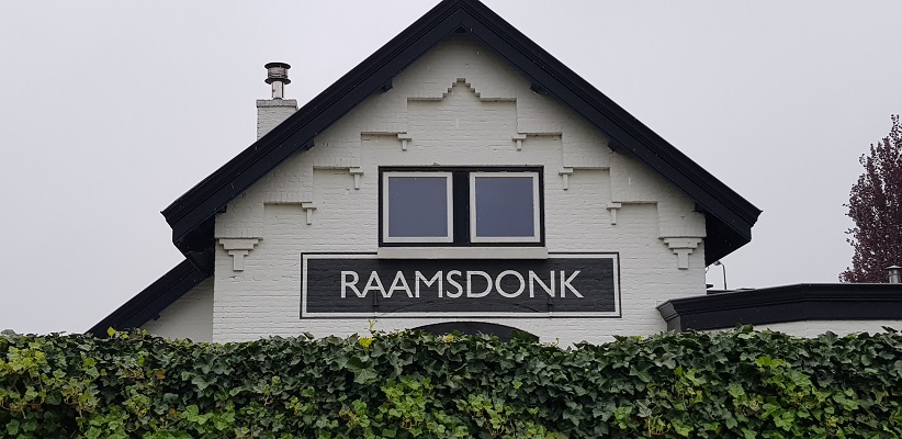 Wandeling over de Zuiderwaterlinie van Hooipolder naar Waalwijk bij voormalige station Raamsdonk