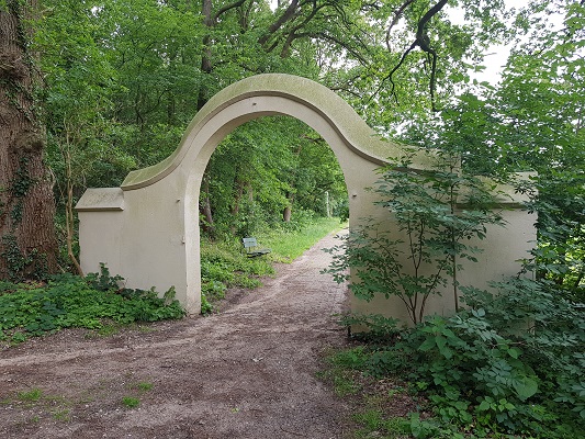 Wandelen buiten de binnenstad van Nijmegen over het Groesbeekpad naar Groesbeek in Groesbeekse Bossen