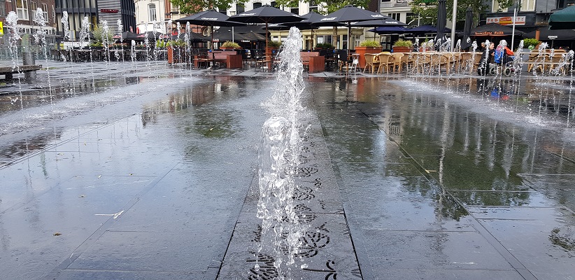 Wandeling NS-wandeling Spoorzone Tilburg bij fontein op de Heuvel