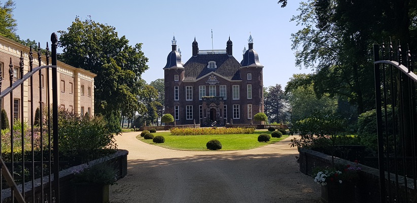 Wandelen over trage tocht Velp bij kasteel Biljoen