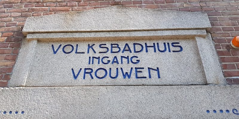 Wandeling door de binnenstad van Amsterdam in Oud-West bij Volksbadhuis