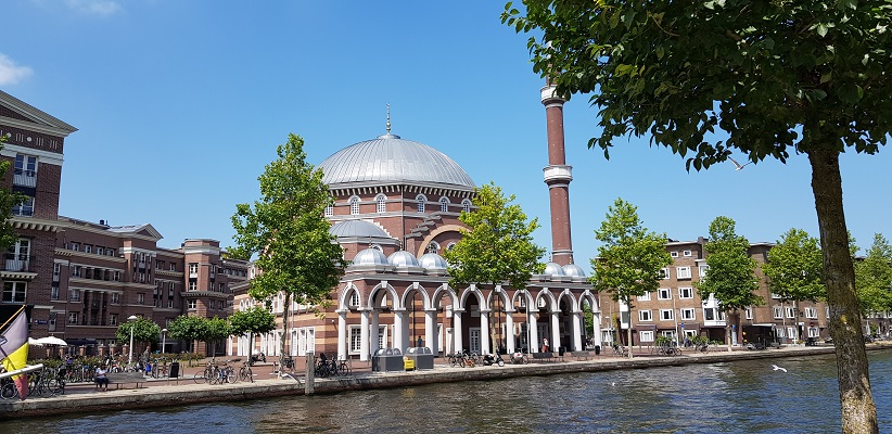Wandeling door de binnenstad van Amsterdam in Oud-West bij Moskee