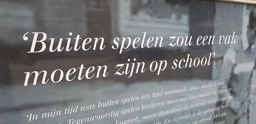 Wandelen buiten de binnenstad van Amsterdam van Gegarandeerd Onregelmatig bij geboortehuis van Johan Cruyff