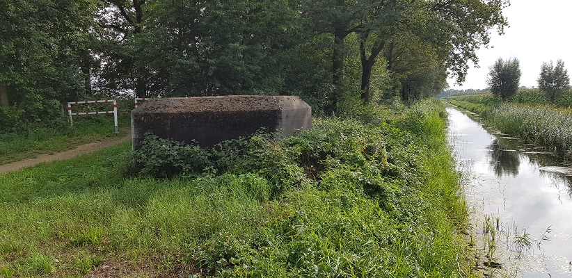 IVN-wandeling bij Landhorst over Waterweetjes bij een kazemat langs Defensiekanaal