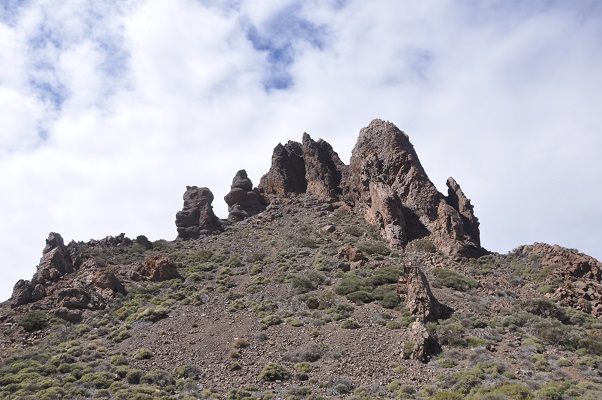 Een wandeling op het Canarisch eiland Tenerife over het maanlandschap bij La Teide