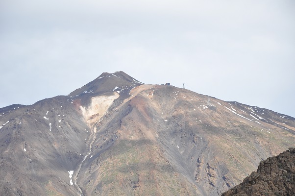 Een wandeling op het Canarisch eiland Tenerife over het maanlandschap bij La Teide