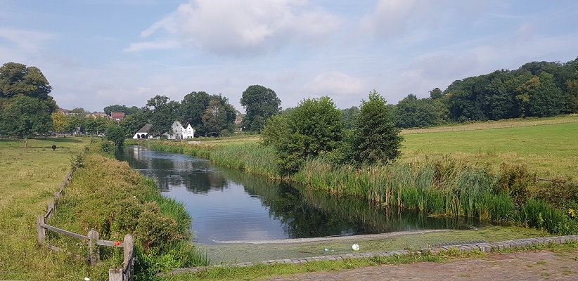 Wandeling van de gids Wandelen buiten de binnenstad van Arnhem op het Klarendalpad bij beek in Sonsbeekpark