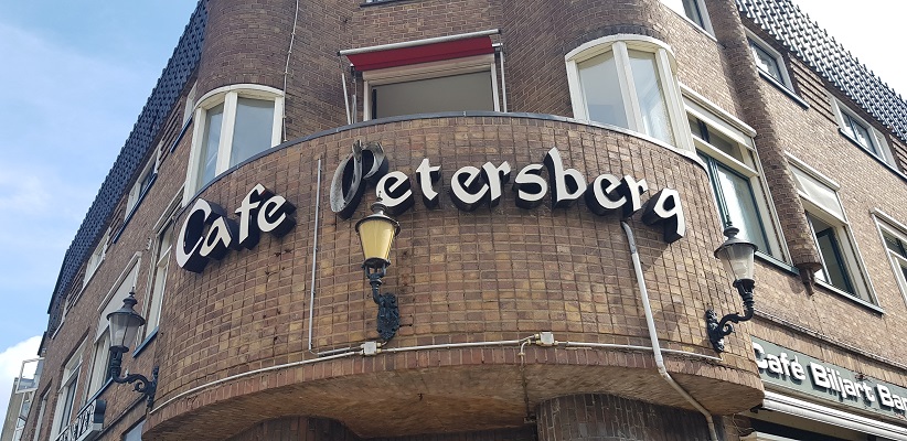 Wandeling van de gids Wandelen buiten de binnenstad van Arnhem op het Klarendalpad bij cafe Petersberg