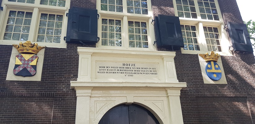 Wandelen in Delfland in Centrum Delft bij Hofje van Pauw