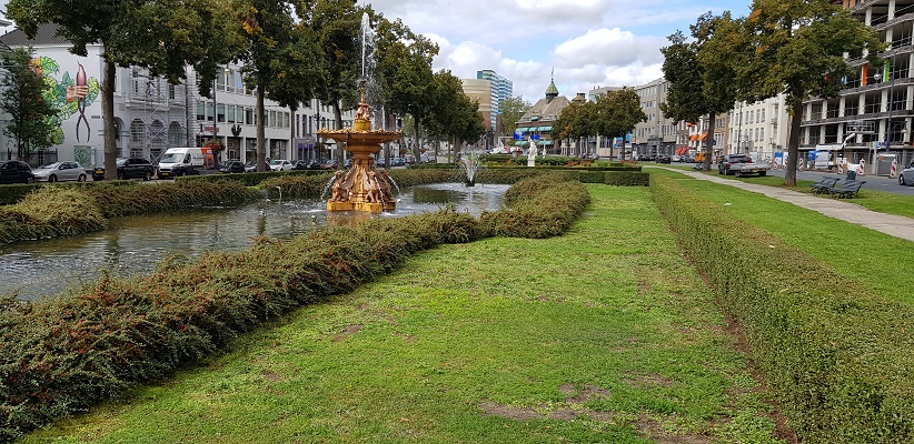 Wandelen buiten de binnenstad van Arnhem over het Parkenpad
